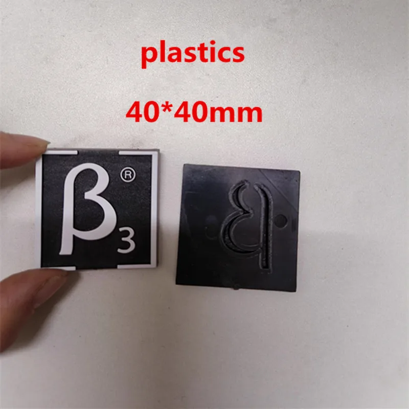 オーディオアンプ,スピーカー,ホーン,x 50mm, 40x40mm用のユニバーサルメタルバッジ付きネームプレート