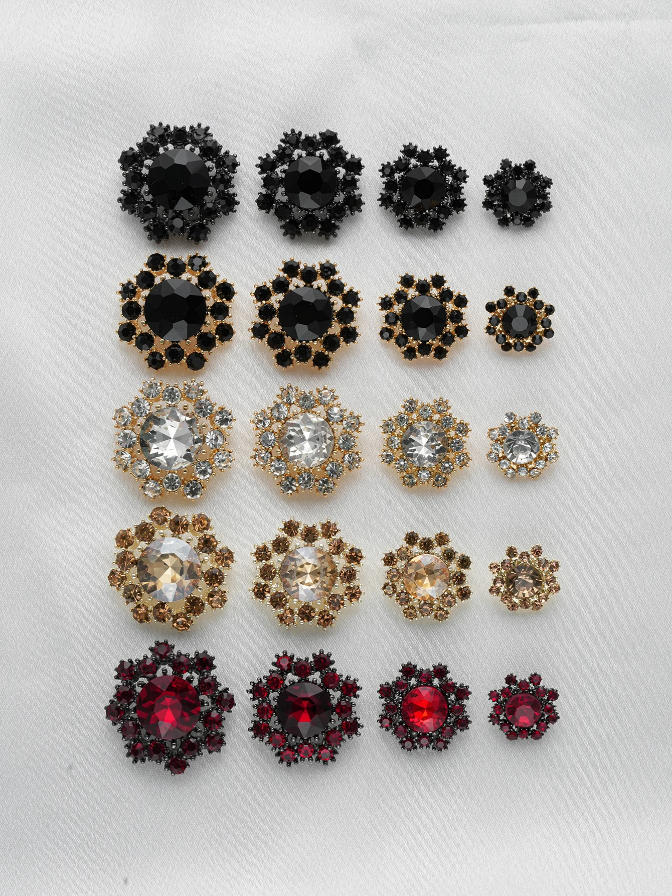 5 Stück/Packung Exquisite Volldiamant-Mehrfarben-Hohlknöpfe aus mehreren Größen aus Metall, geeignet für Bekleidungs-Nähzubehör