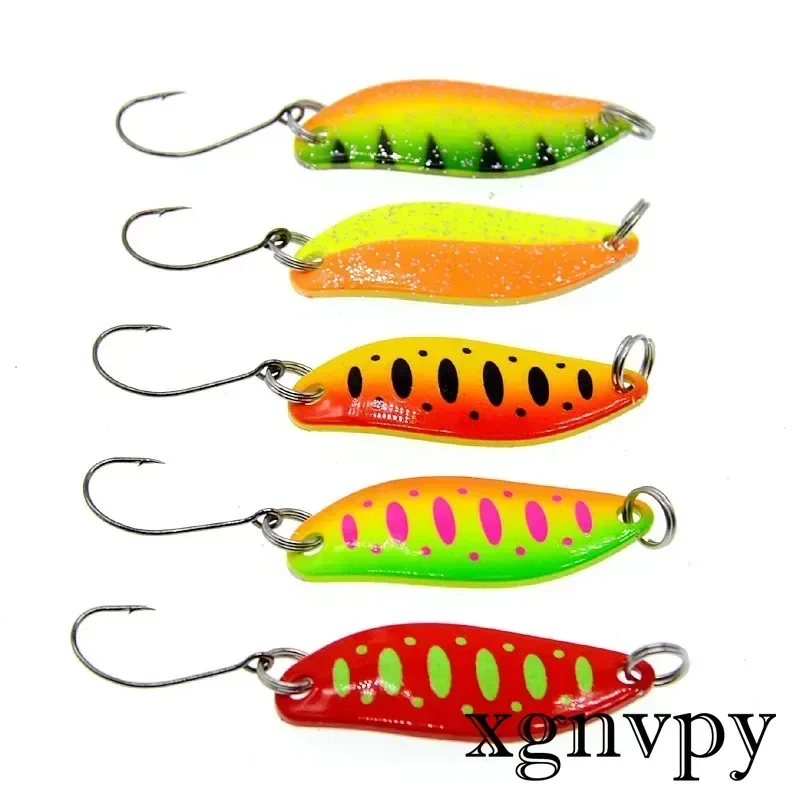 xgnvpy Rotating Spinner Fishing Lure 3.4cm 3.5g Spoon Sequins Metal Hard Bait Wobblers Bass Pesca Feather Hooks Single Piece