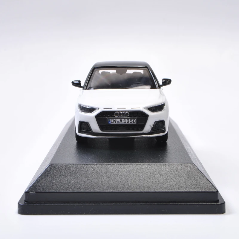 1:43 Audi A1 Station Wagon Audi Q5 Model Auto Metalen Legering Speelgoed Auto Voor Kid Geschenken Collectie Display Box