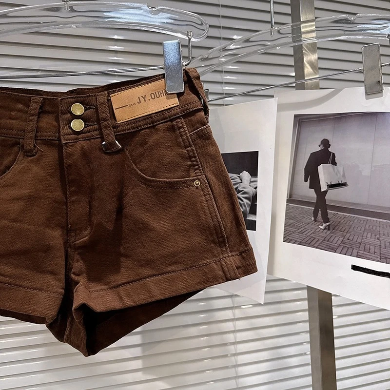 2025 Autumn New Retro Spicy Girl Sticky Leather Waist Head Design Washed Cowboy Shorts Women Street Fashion Casual Shorts