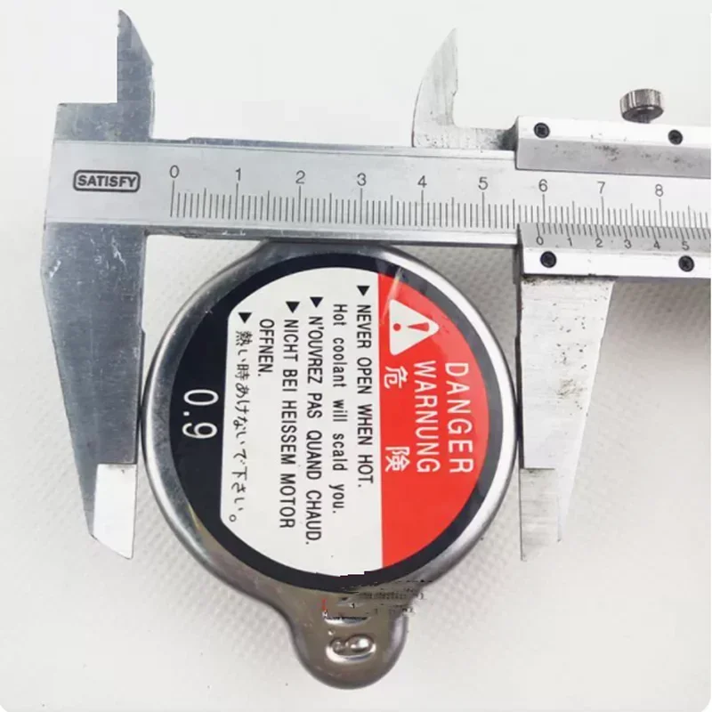 1 قطعة اكسسوارات حفارة صالح ل كوماتسو حفارة 60 200 210 220 240 300 360-6-7-8 غطاء خزان المياه غطاء المبرد الملحقات