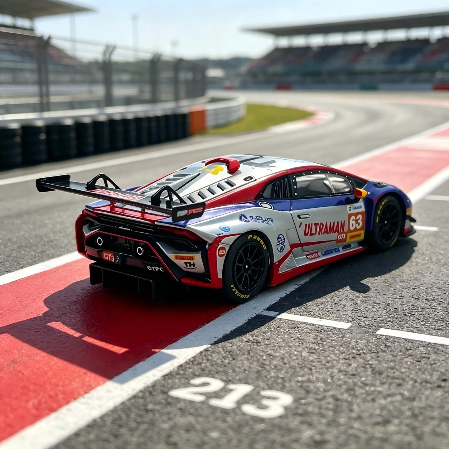 1:64 simulation Lamborghini Huracan GT3 EVO2 alloy rally car model with removable static ornament on the back cover