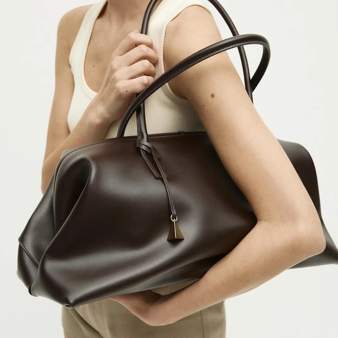 

Женская сумка Kisslock Club, большая спортивная сумка-тоут, новинка 2026 года, на плечо, цвет черный кофе