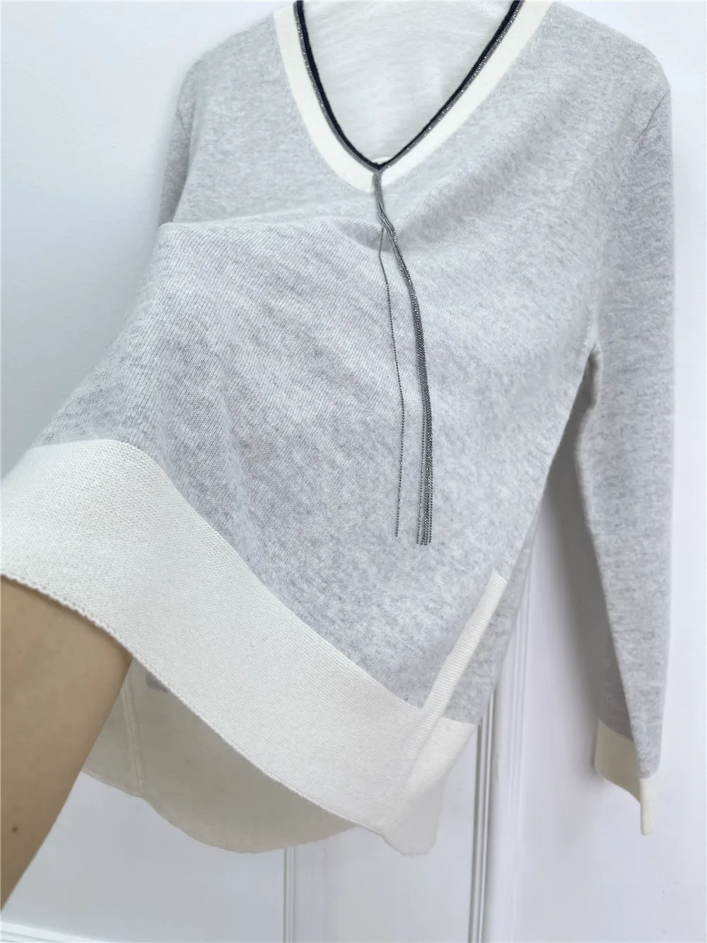 

Новый женский кашемировый вязаный повседневный пуловер с v-образным вырезом и цепочкой из бисера и цветными блоками