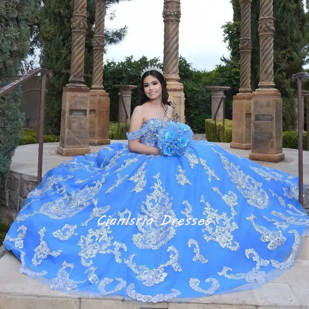 فستان أزرق للأطفال قبالة الكتف فساتين كوينسيانيرا مع كيب مطرزة زين الدانتيل مشد Vestidos Para XV Años