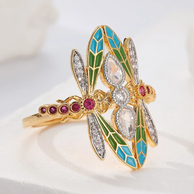 Vintage-Ring für Damen mit eingelegten rosa-weißen Zirkonia, trendige Goldfarbe, handgeschnitzte Libelle, für den täglichen Gebrauch, Partyschmuck, Jubiläumsgeschenk – Detail 1
