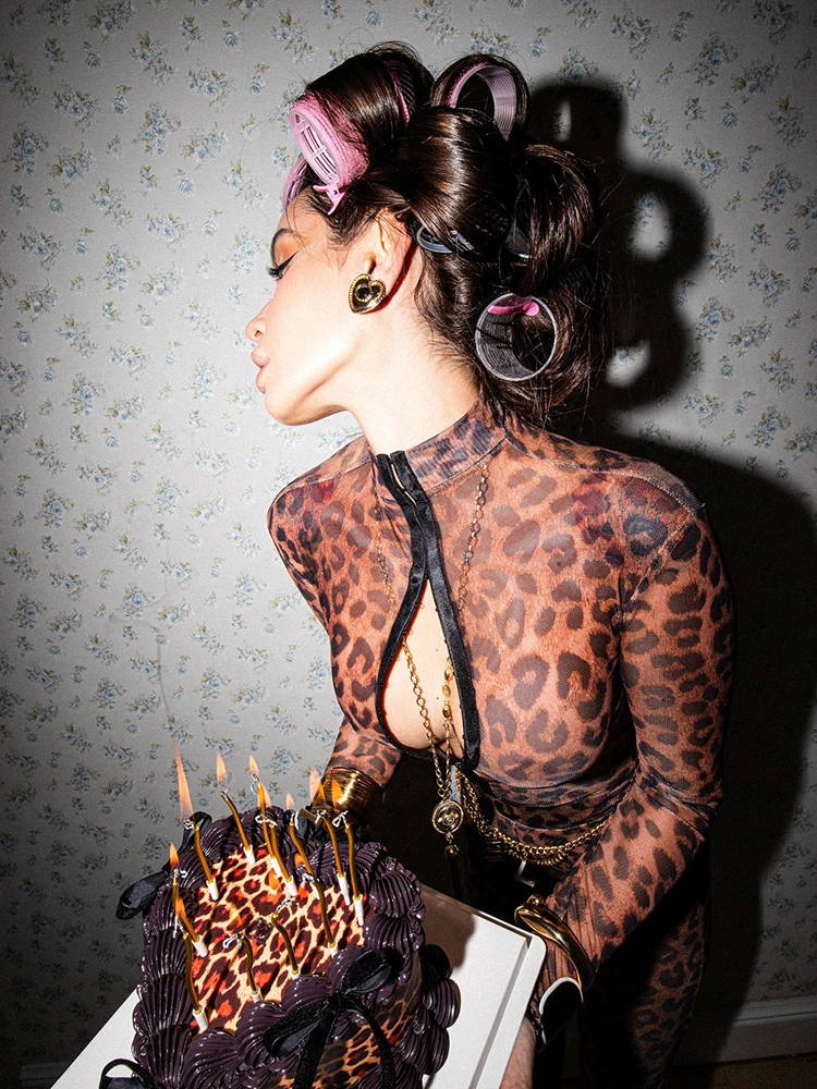 奇妙な猫柄レオパード柄2ピースセット女性用セクシーシングルブレストフルスリーブクロップジャケット+パッチワークベルボトムクラブストリートスーツ