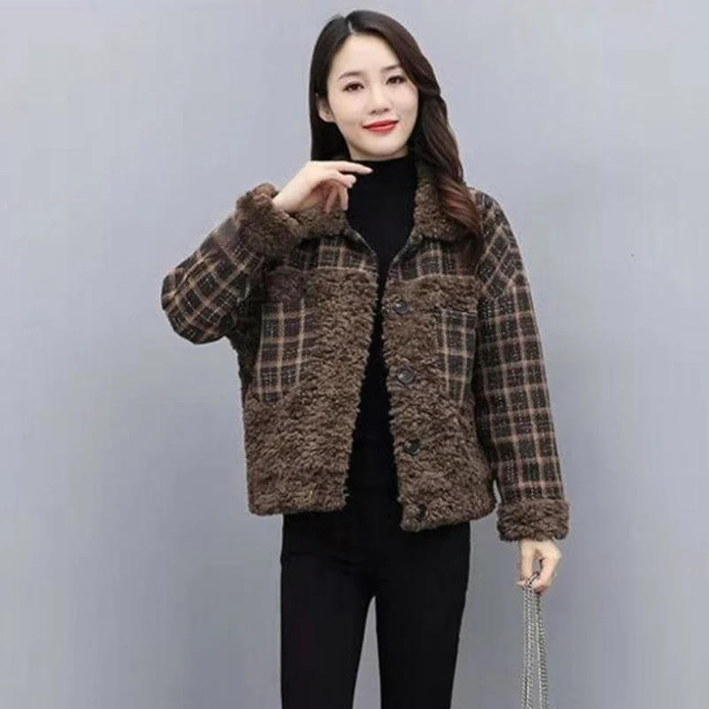 Fleece Jacket Female Fluffy Cold Heavy Plaid Very Warm Clothing Trend Parkas Short Padded Crop Winter Woolen Coat for Women 2024