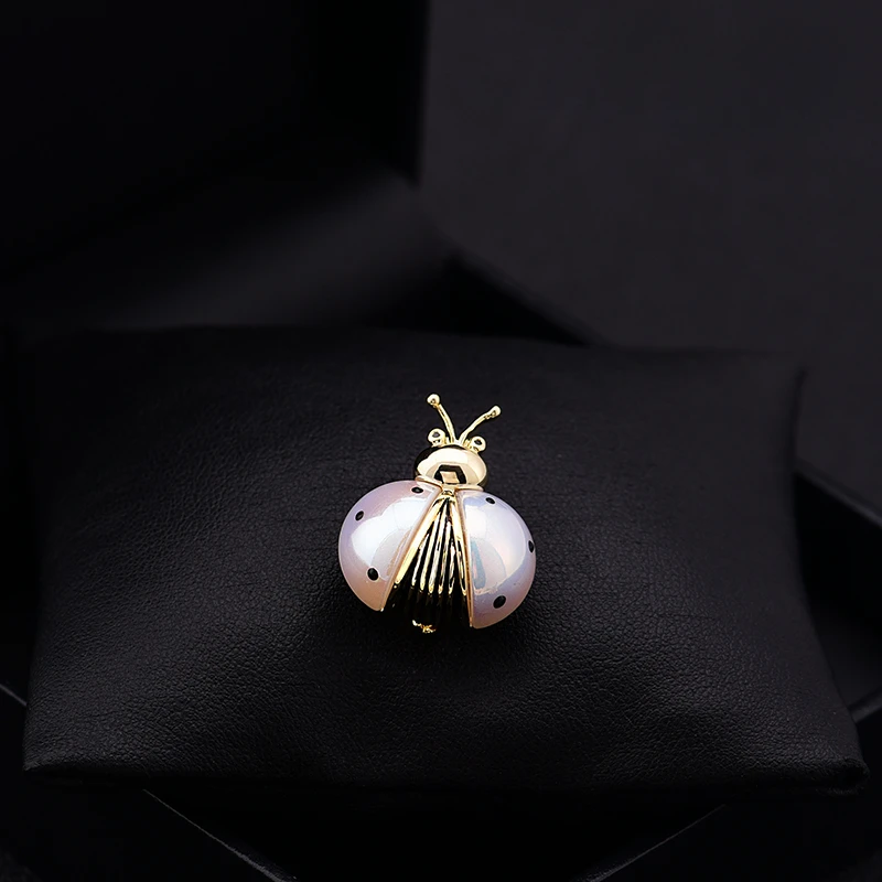 

High-End Beetle Brooch Women's Japanese Style All-Match Cute Shirt Neckline Corsage Fixed Small Pins Clothes Accessories Jewelry