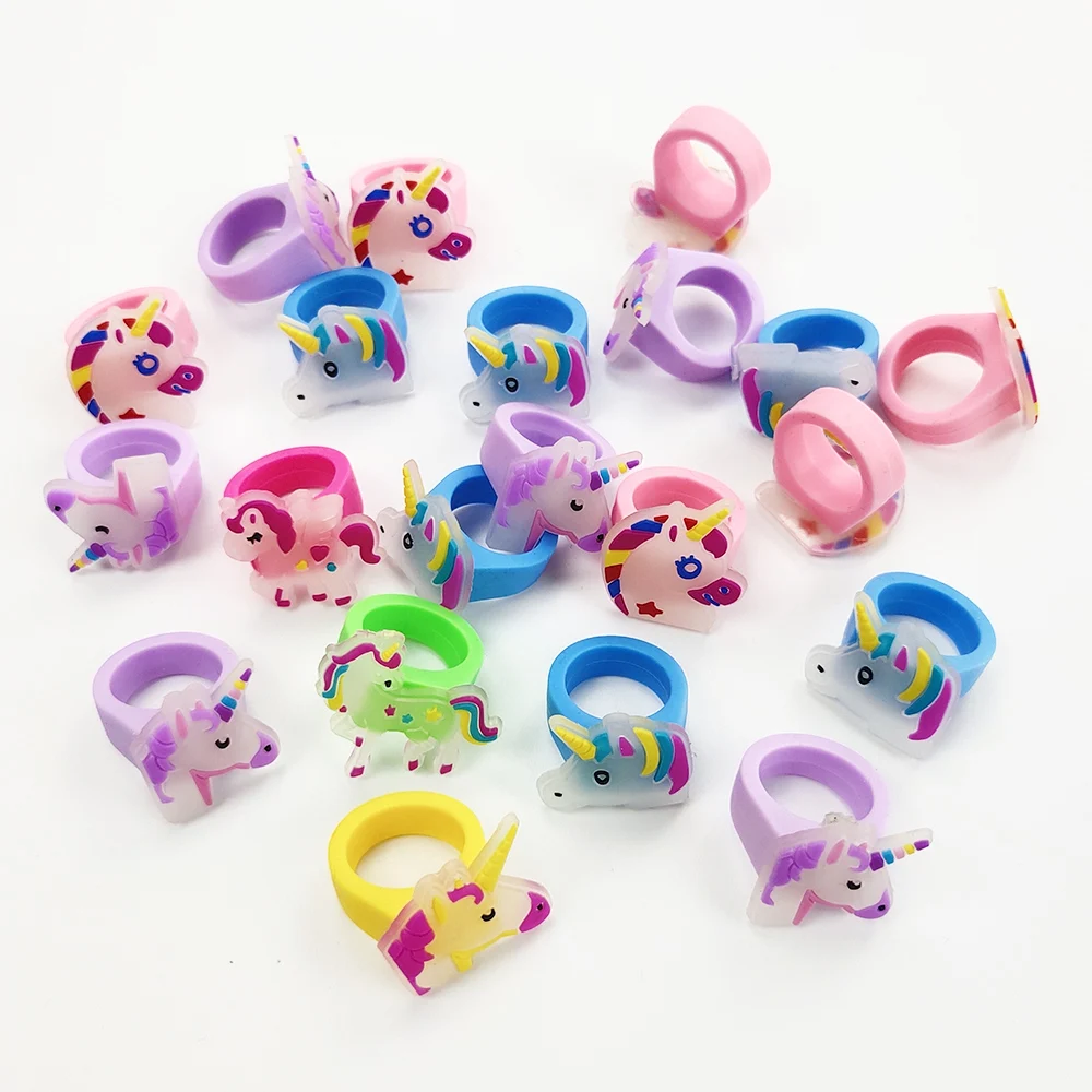 5Pcs Unicorn Rings Rubber Pink Luminous Cartoon Rings for Kids Girls Rainbow Birthday Party FAVORS forniture per la decorazione