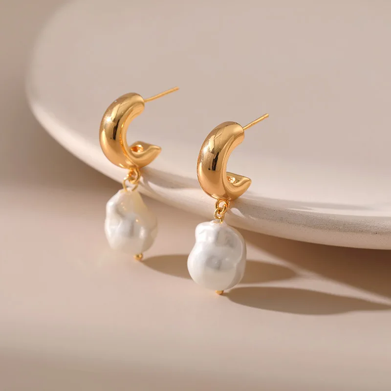 New Trendy Baroque Pearl Dangle Earrings for Women Gold Plated Round Circle Hoop Earrings Statement Eardrop Creative Jewelry