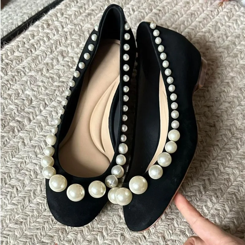 2026 Luxuriöse Neue Damen Retro Französische Elegante Schuhe mit Perlendekor, Runde Zehenkappe, Flacher Absatz, Bequeme Damen-Kleiderschuhe für den Alltag