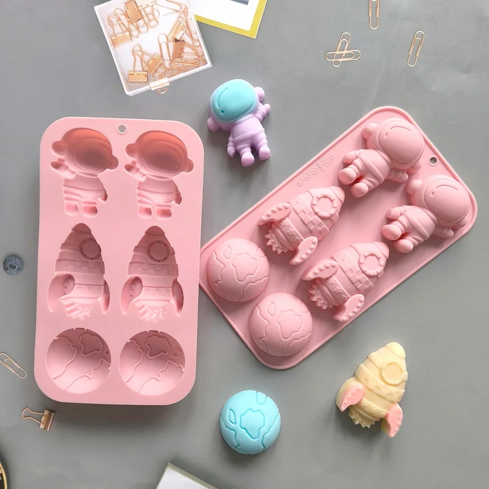 6 Holes Cartoon Astronaut Rocket Chocolate Moulds Spacecraft Earth Drink Ice Tray Party Human Mousse Cake Biscuit Silicone Molds