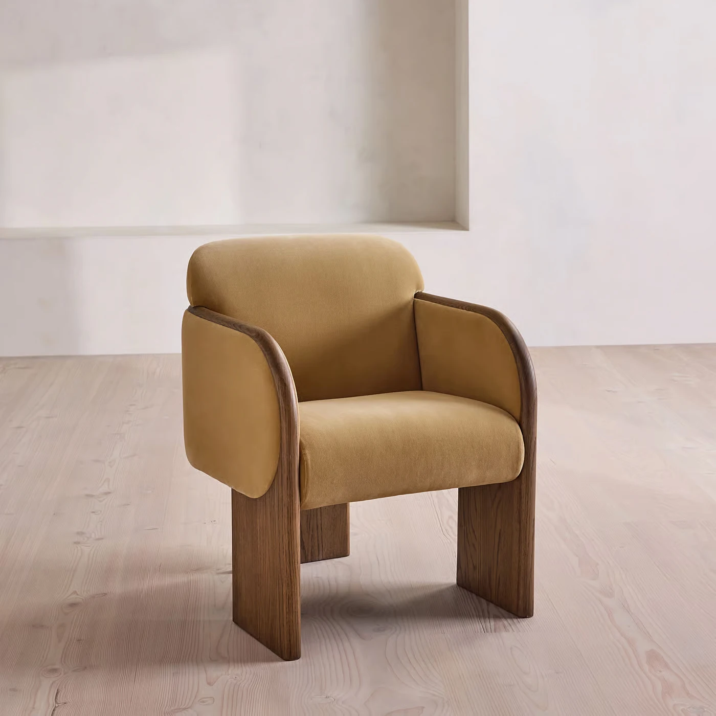 *Premium Camel Velvet Accent Chair Solid Wood Frame Curved Arm Leisure Dining Chair for Living Room Bedroom Villa Home Decor