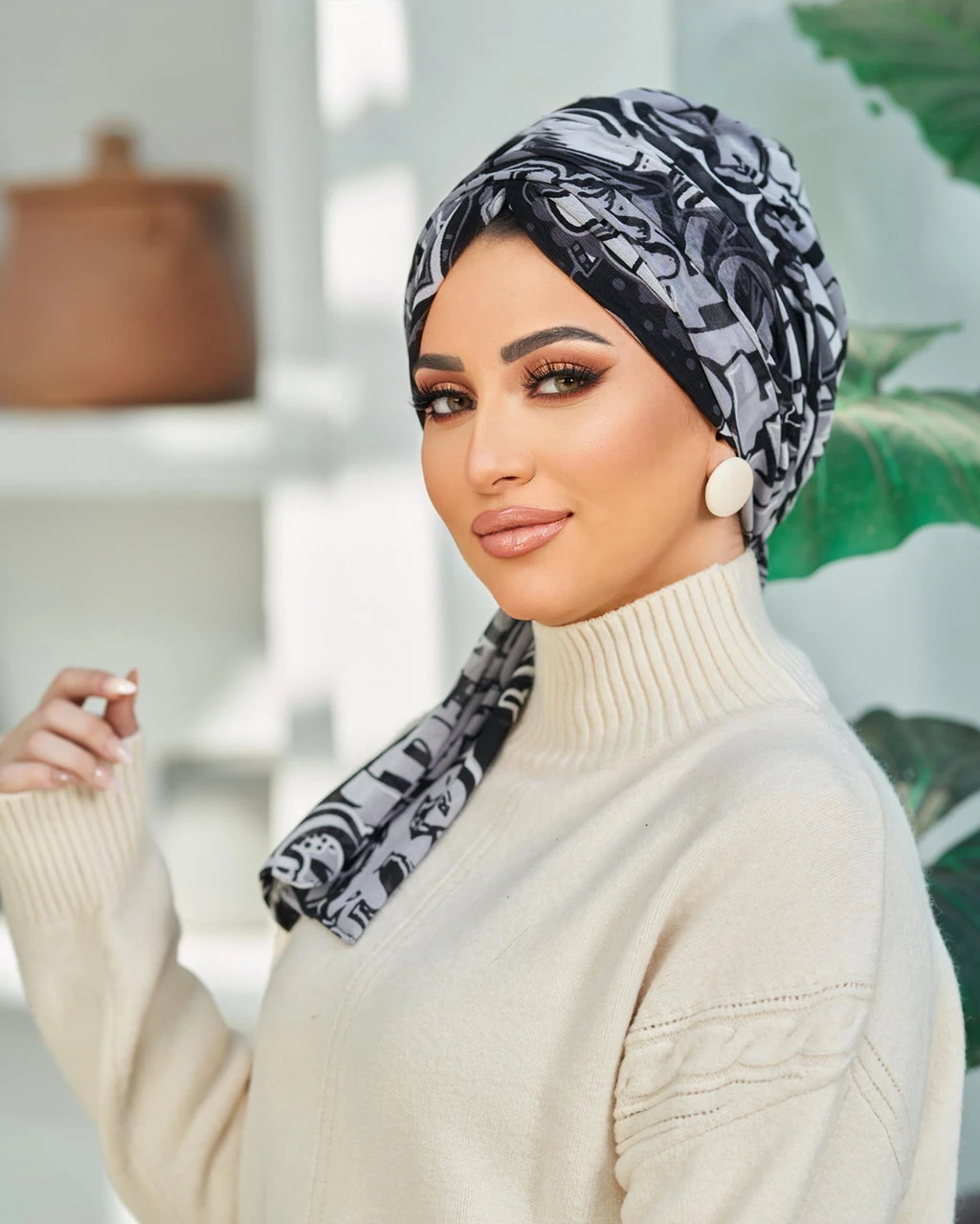 2PCS diamond Shaped Geometric Pattern Headscarf is Versatile Fashionable For Autumn And Winter It Is A Comfortable And Stylish