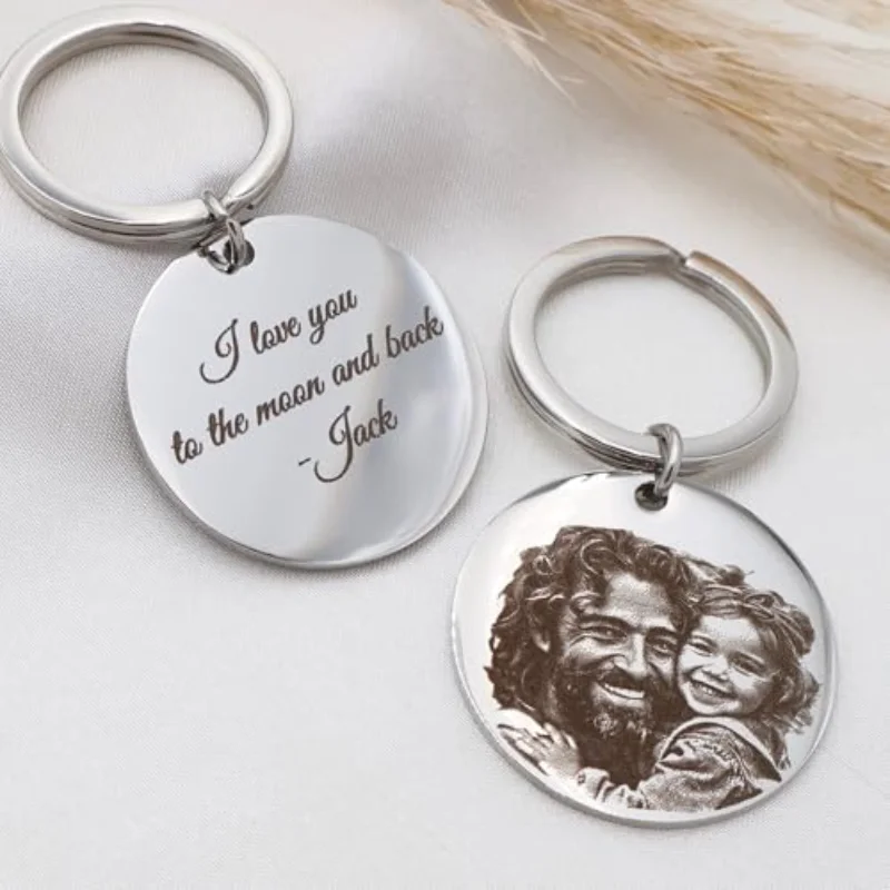 صورة مخصصة محفورة سلسلة مفاتيح من الفولاذ المقاوم للصدأ صورة شخصية محفورة كيرينغ لعشاق هدية عيد الميلاد الفريدة المخصصة