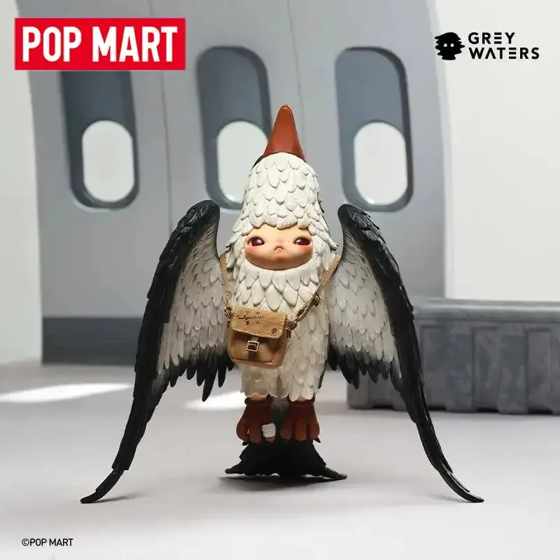 Image of POP MART Hirono Leah Dou In The Air Serie Figur T-Shirt und Patchwork-Umhängetasche Set Trendige Mystery Box Figur Blind Box