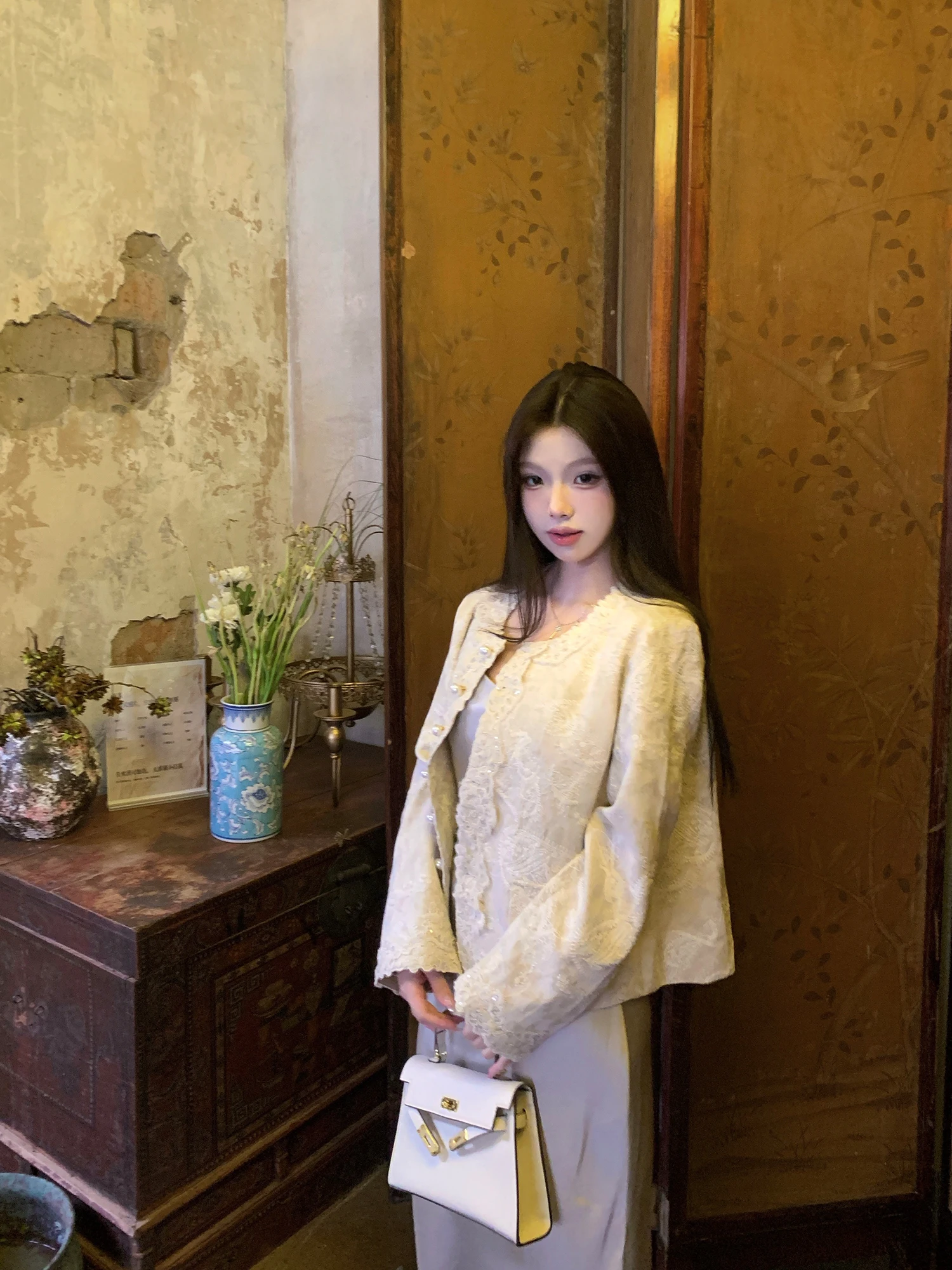 

EU New Chinese Sle ort Jaet Women's Embroidered Floral Design Top for Early Autumn Straight Cut Polyester Fabric