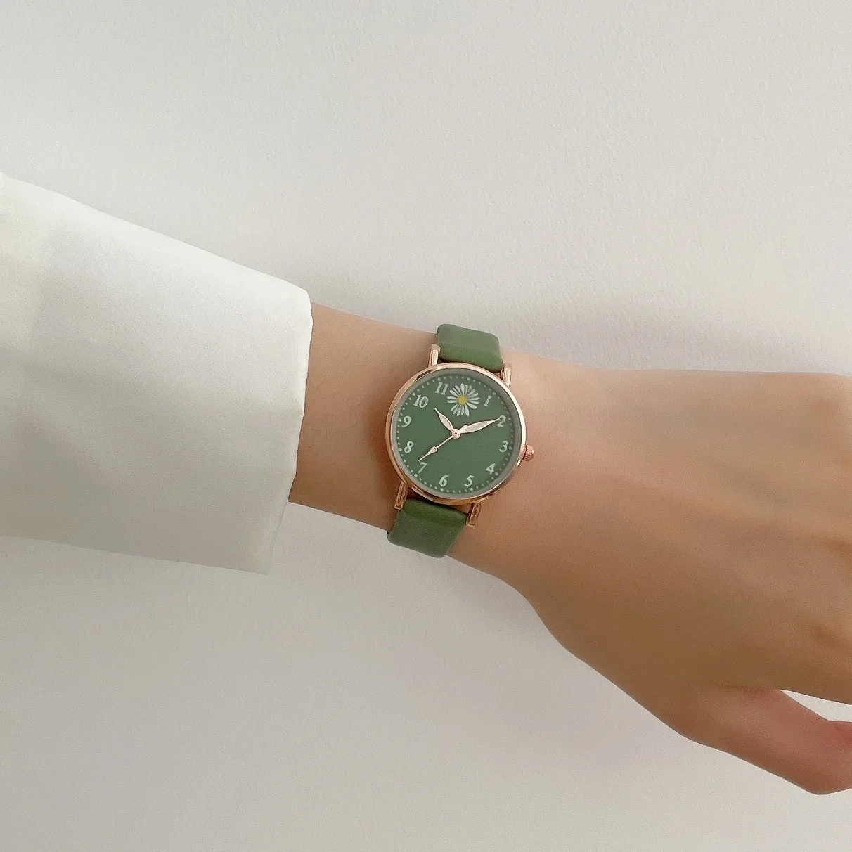 1pc Round Pointer Quartz Watch Cute Daisy Charm Electronic Wristwatch With PU Leather Strap & 1pc Bracelet, Best Gift For Her image 5