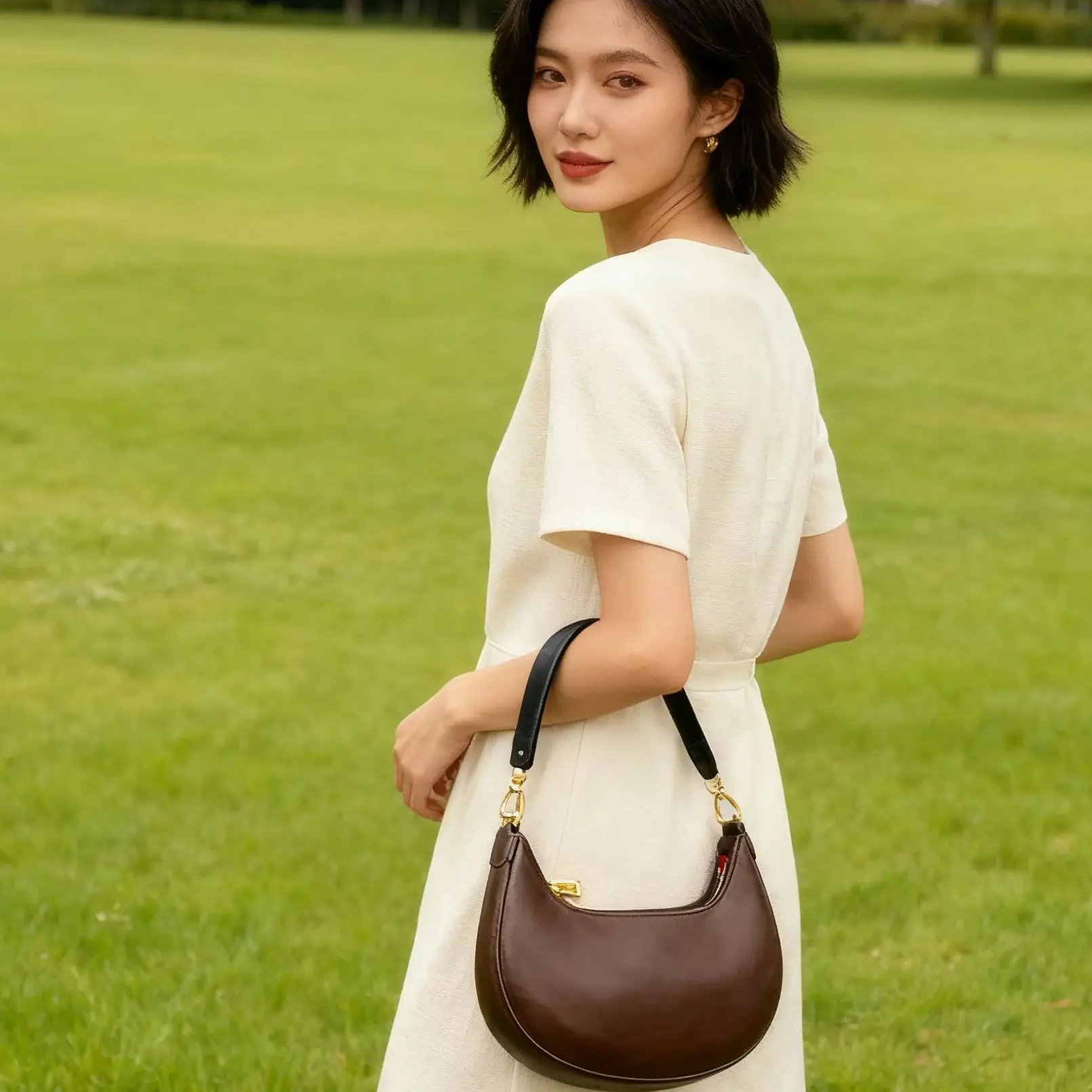 

New Fashionable High-end Moon-shaped Baseball Bag, Showing Luxury, Women's Single Shoulder Bag