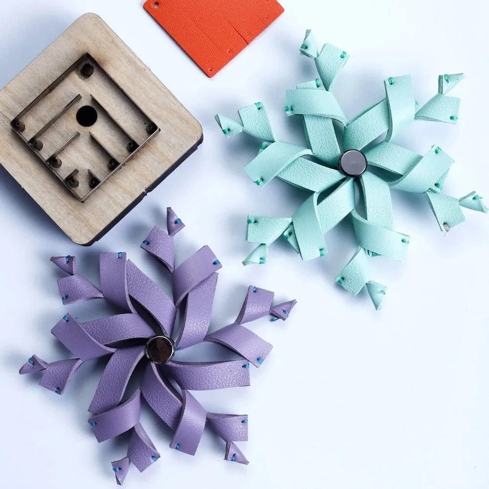 

Snowflake Shape 3D Leather Pendant Die Cutting Mold,Sharp Durable DIY Handmade Leather Craft Template for Keychain Ornament Make