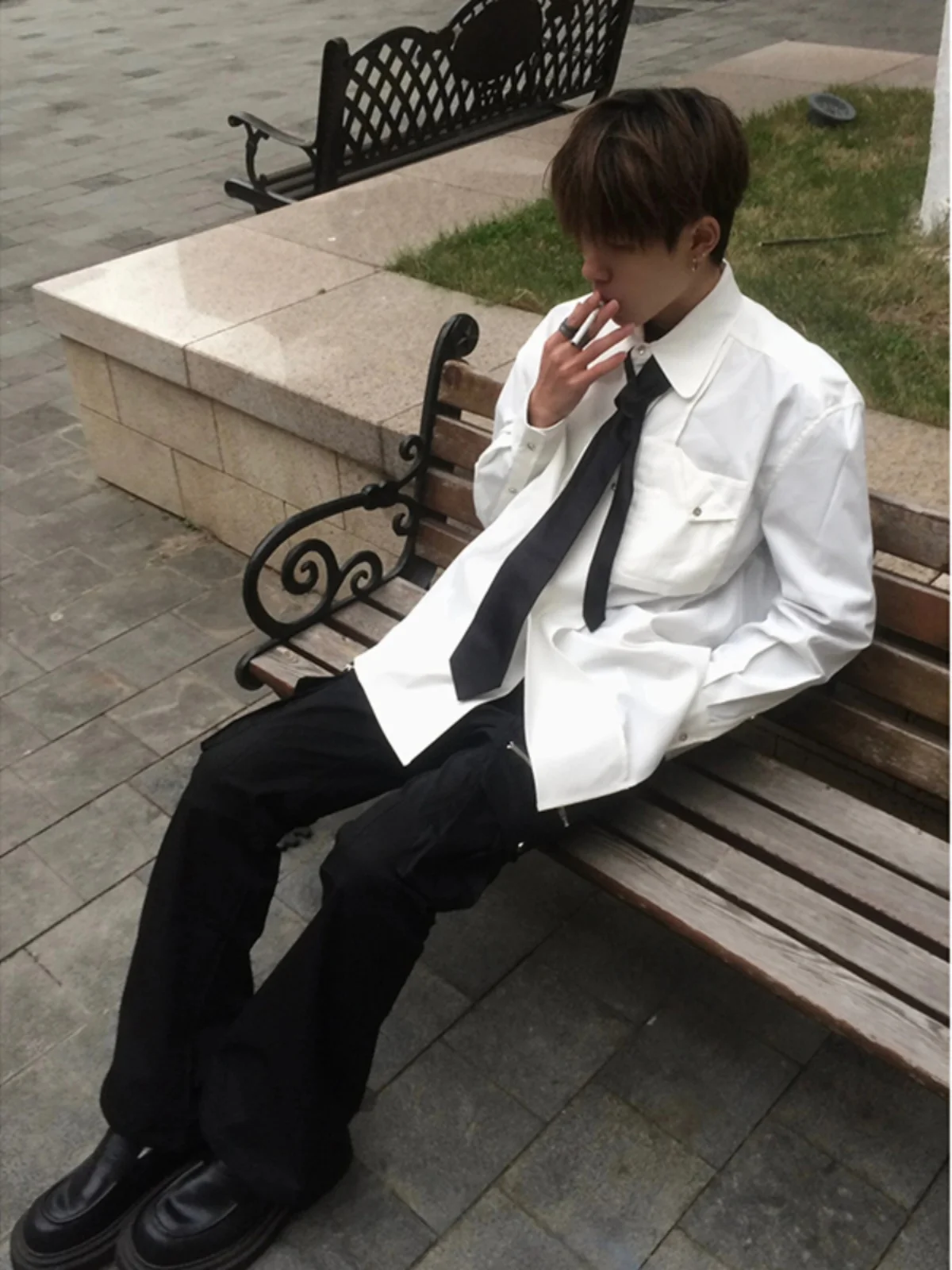 

White Silk Long Sve irt Men's Spring Youth High-End Feeling Cool School Sle Trendy Drapey Collar irt Jaet