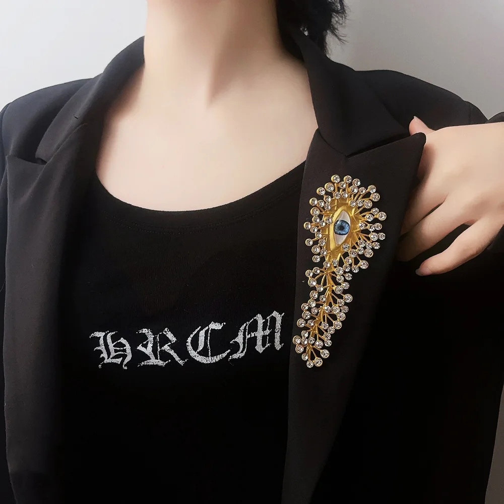 Unique Starry Sky Tree Branch Devil's Eye Brooch Exaggerated Temperament Clothing and Accessories Chest Flower Girl--