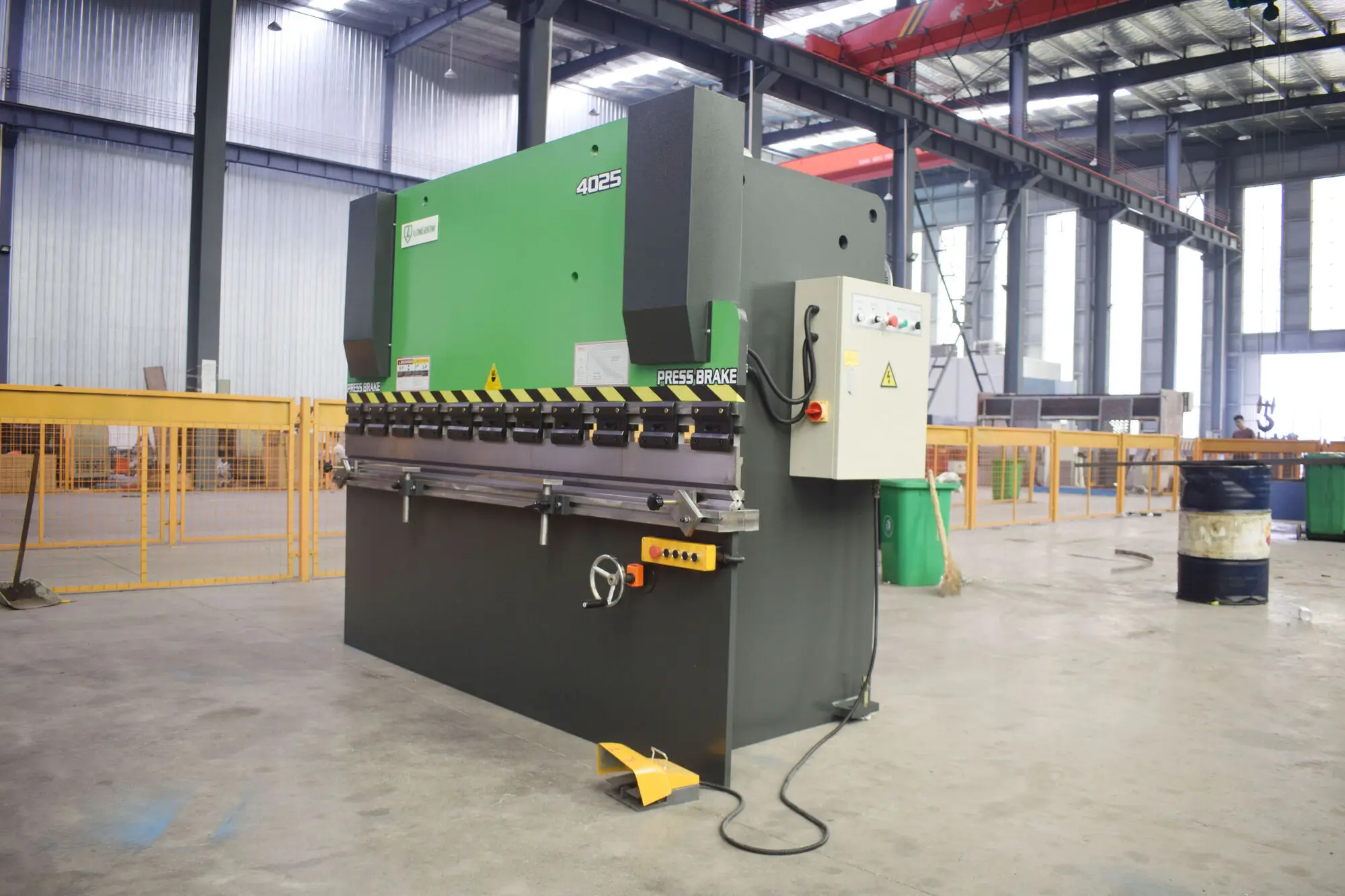 Good Service China Factory CNC Automatic Sheet Press Brake Hine For Sale With CE Standard