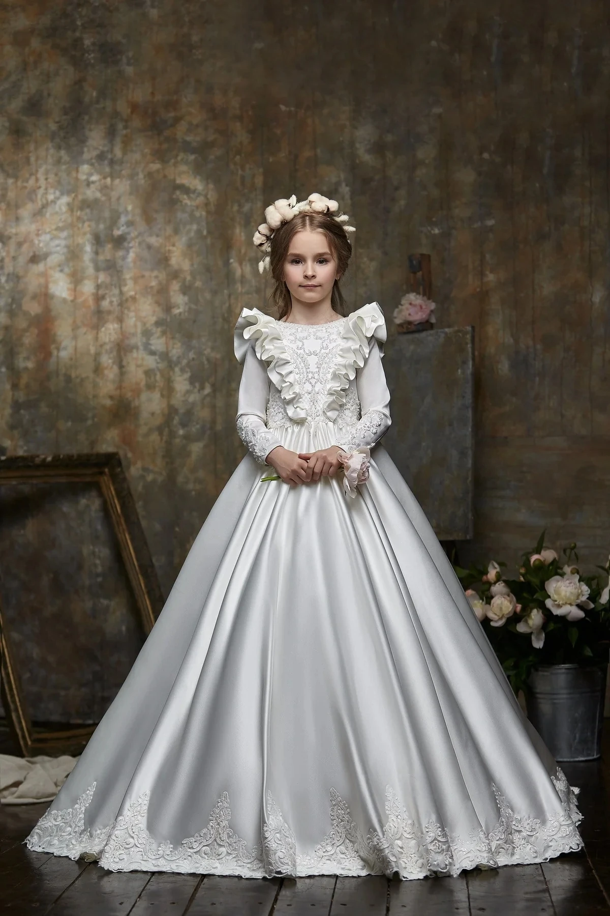 

Long Sleeves Flower Girl Dresses For Weddings A-line Scoop Satin Appliques Long First Communion Dresses For Girl Little