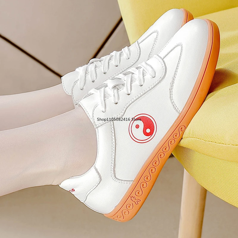 รองเท้าไทชิสำหรับผู้หญิง รองเท้าศิลปะการต่อสู้สีขาวสีดำที่สวมใส่สบาย รองเท้าฝึกกังฟูแบบไม่ลื่น รองเท้าผ้าใบสำหรับผู้หญิงสำหรับกิจกรรมกลางแจ้ง