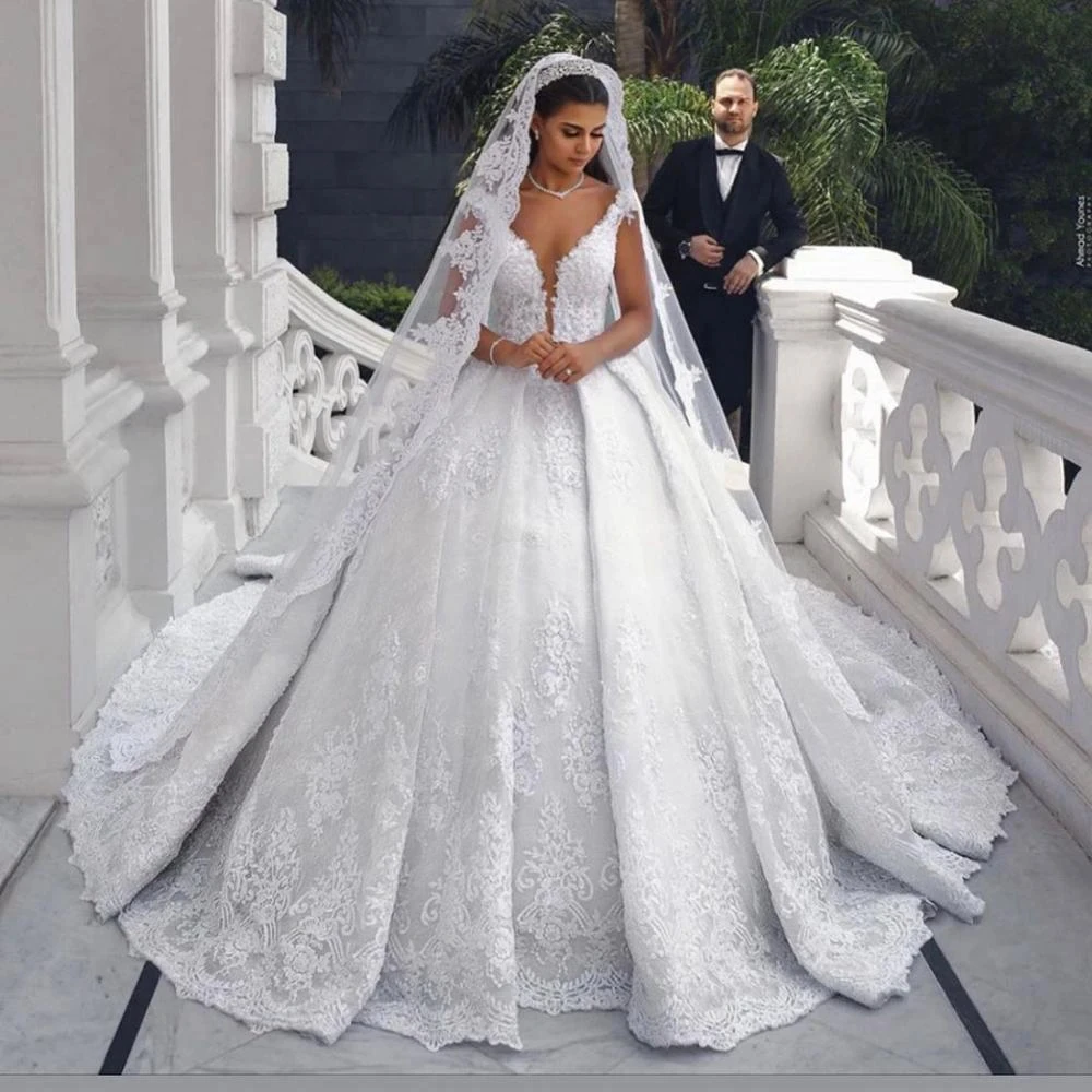 

Classic V Neck Lace Appliques Ballgown Wedding Dresses Sweep Train Vestido De Casamento Garden Plus Size Puffy Bridal Gown