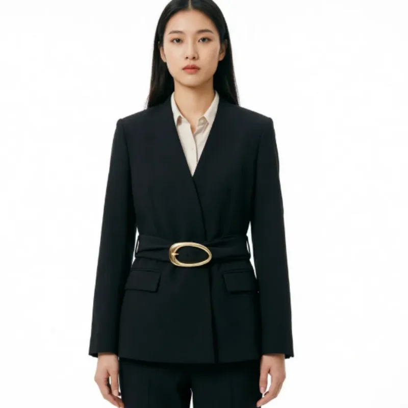 

Новинка Весны 2026: Элегантный костюм-пиджак с золотой пряжкой