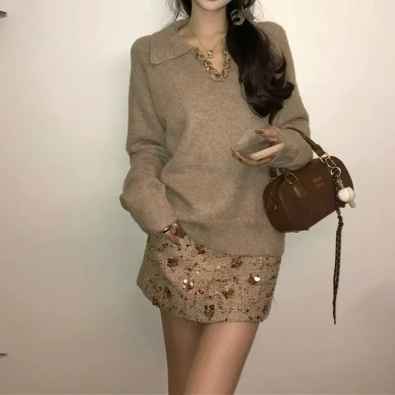 

Женский свитер с v-образным вырезом и пайетками во французском стиле — осенний свободный нишевый вязаный топ с юбкой-карандашом
