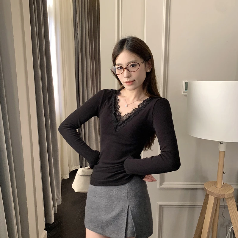 Pure Desire Spitzen-Langarm-Bottom-Shirt für Damen im Herbst im neuen Stil, High-End-Slim-Fit-Innenoberteil