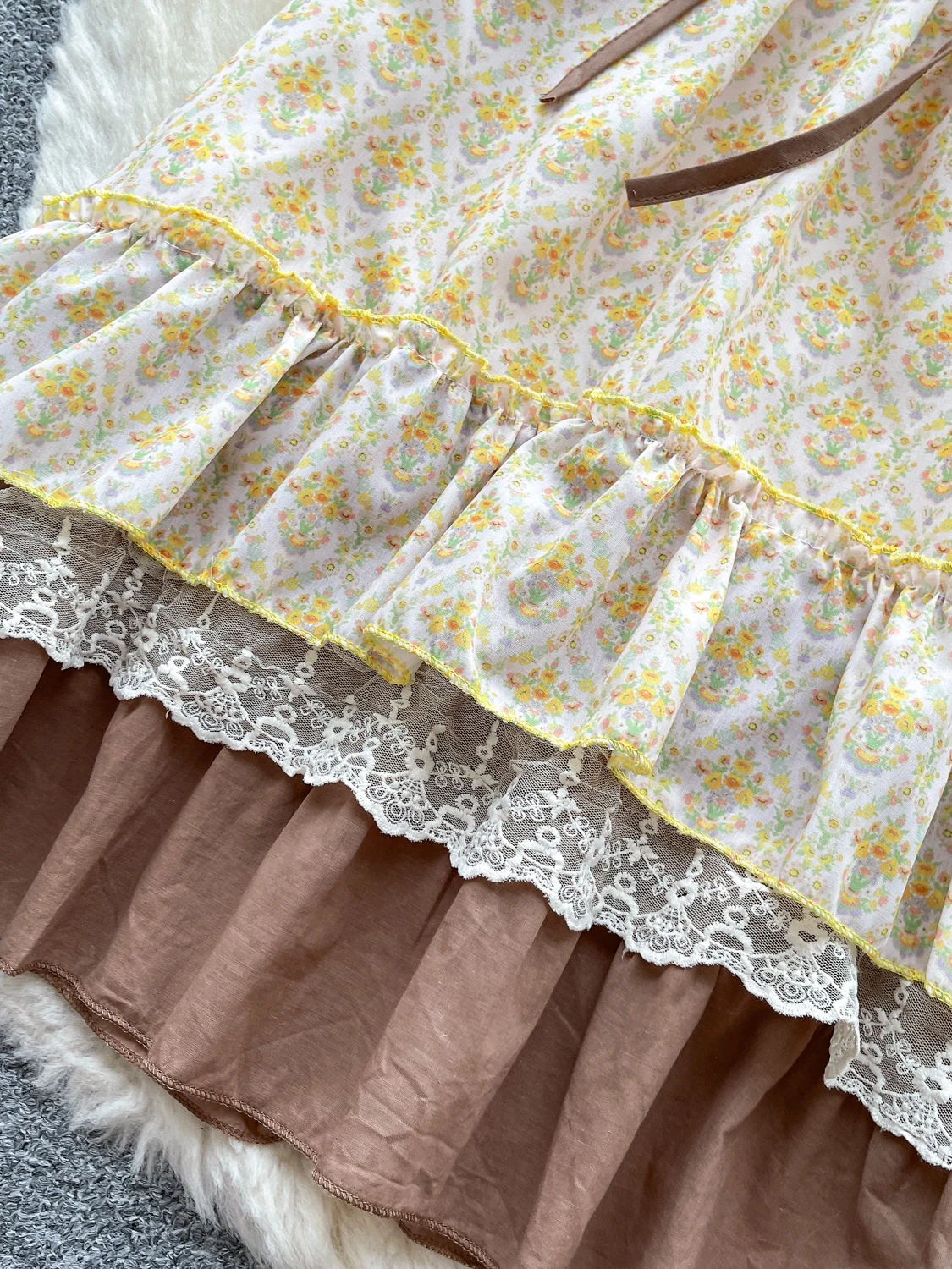 กระโปรงทรงเอลายดอกไม้สไตล์เรโทรผสมผสานผ้าลูกไม้แต่งขอบ  สำหรับผู้หญิง  ไซส์เล็ก  ความยาวปานกลาง  แฟชั่นฤดูร้อน  สวยงาม  ทันสมัย