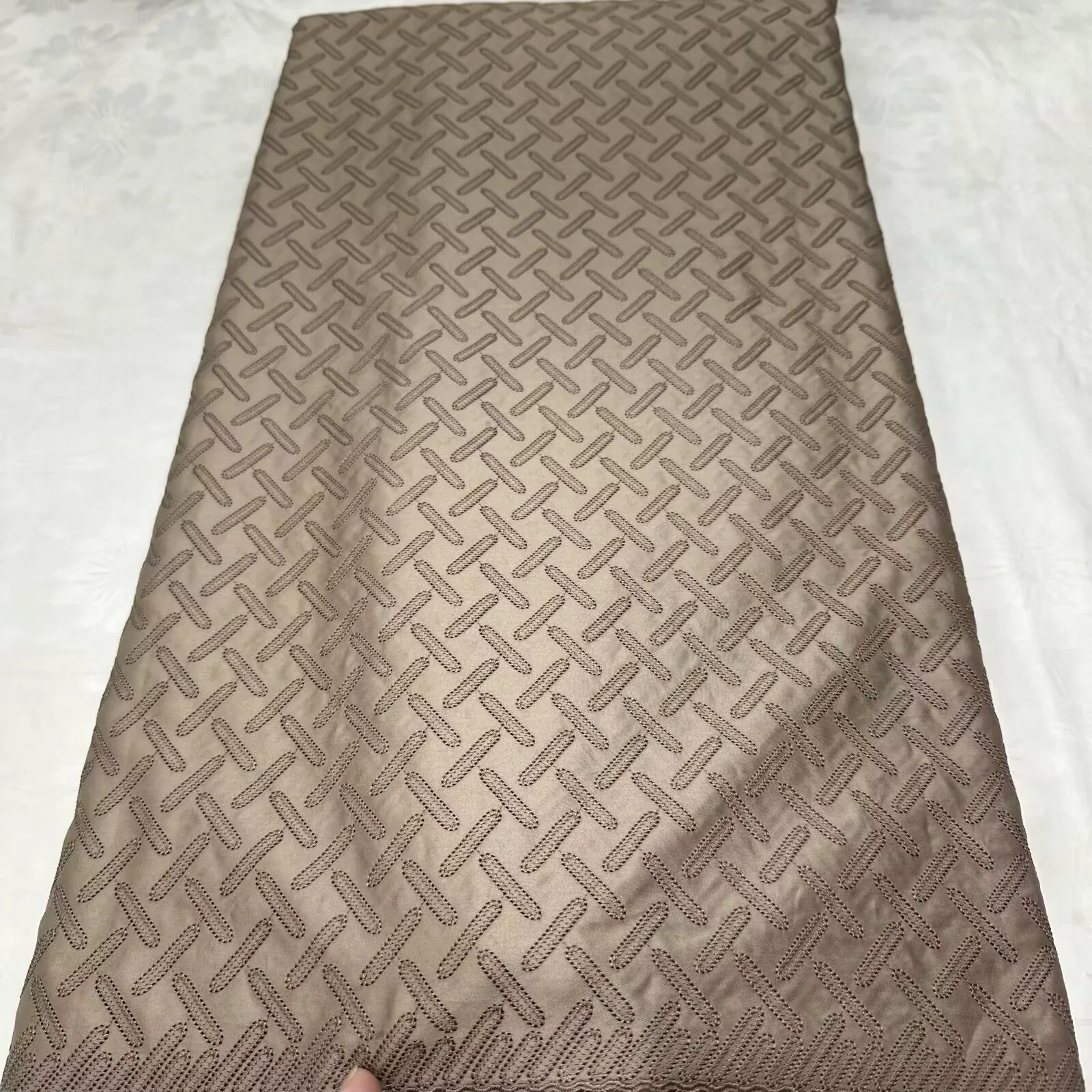 2025 الأفريقي النيجيري فرنسا الراقية الساتان الرجالي السويسري البولندية أقمشة الدانتيل رائجة البيع لفساتين الخياطة حفل زفاف العريس