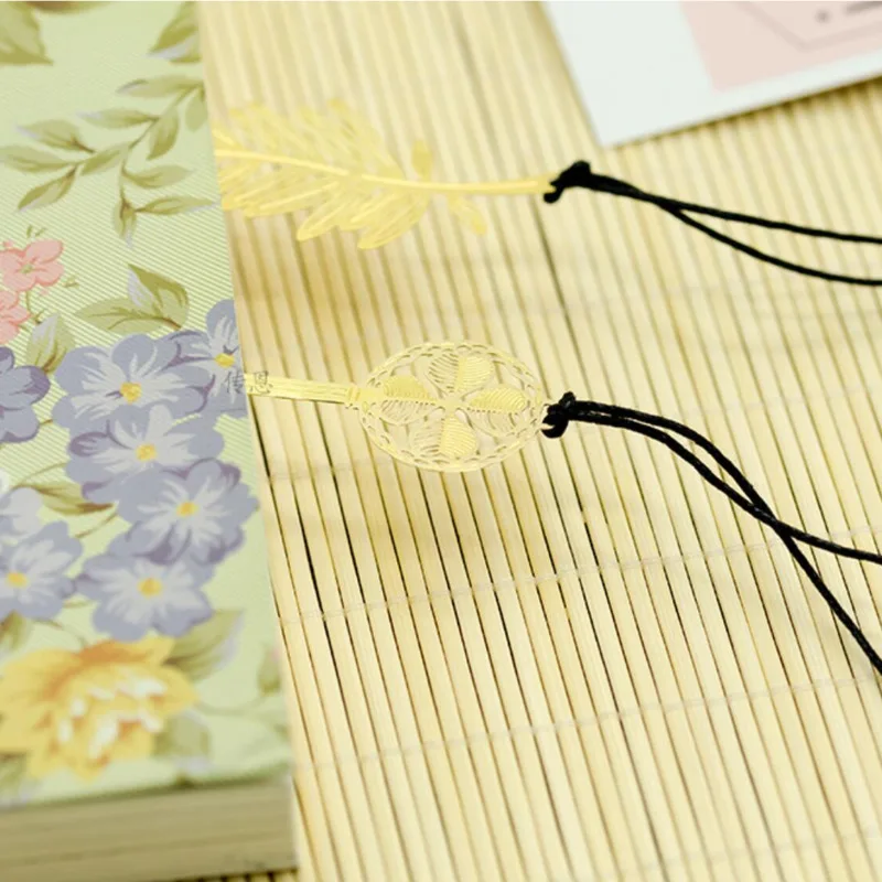 1 Piece Metal Bookmark Book Marker Holder Snowflake Key Leaf Feather Office School Supply Cute Kawaii Stationery Gift