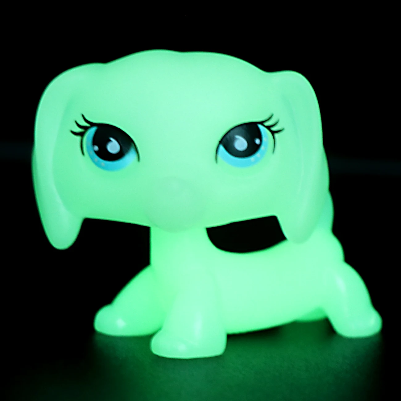 

Pet Dachshund Luminous Base Glow in Dark Kids Cute Gift Play Rare Toy