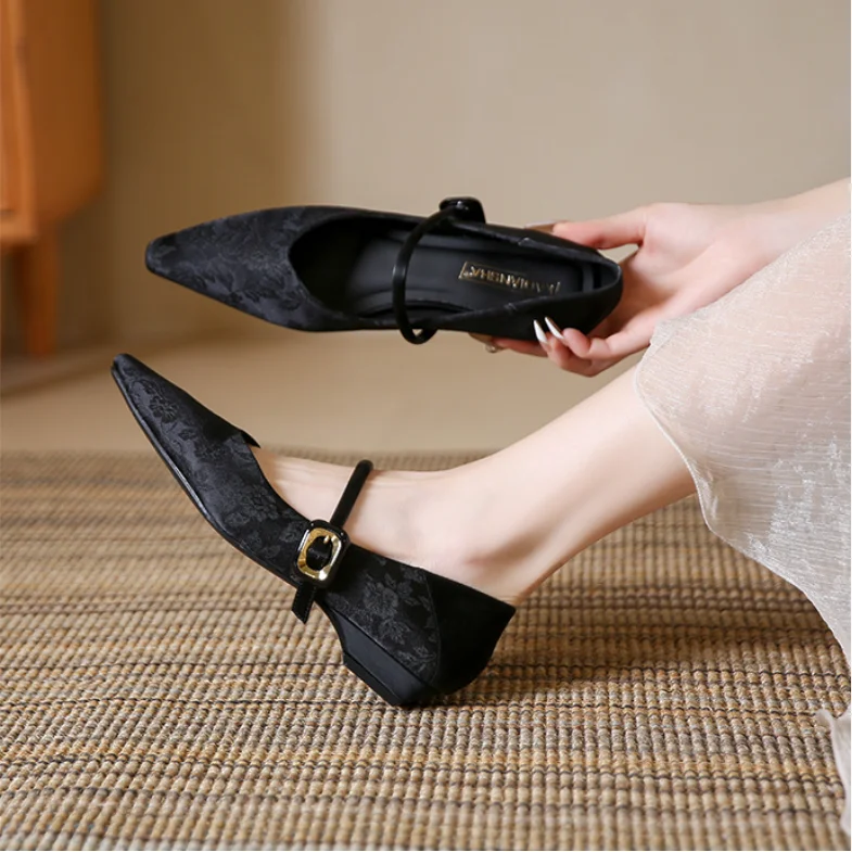Pumps for Woman Spring New Low Heel Elegant Chinese Style Single Shoes Trend Satin Pointed Toe Buckle Mary Jane Shoes for Woman