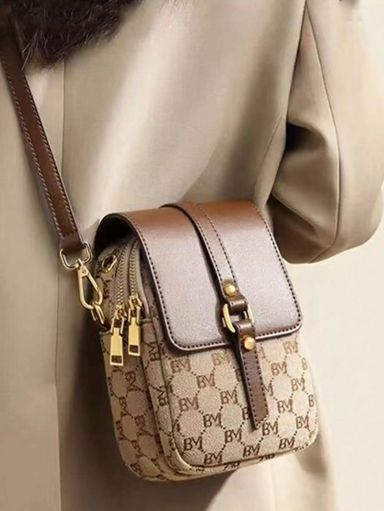 

Mini Crossbody Bag with Multi-Pocket Design, Phone Compartment & Zipper Closure