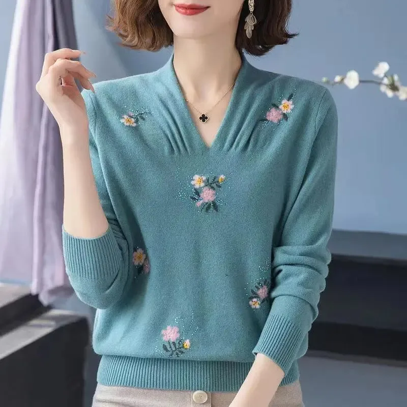 Spring Autumn Noble Loose Pullover Female 2022 New Heart Collar Temperament Age Reduction Fashion Mother Dress Primer Shirt