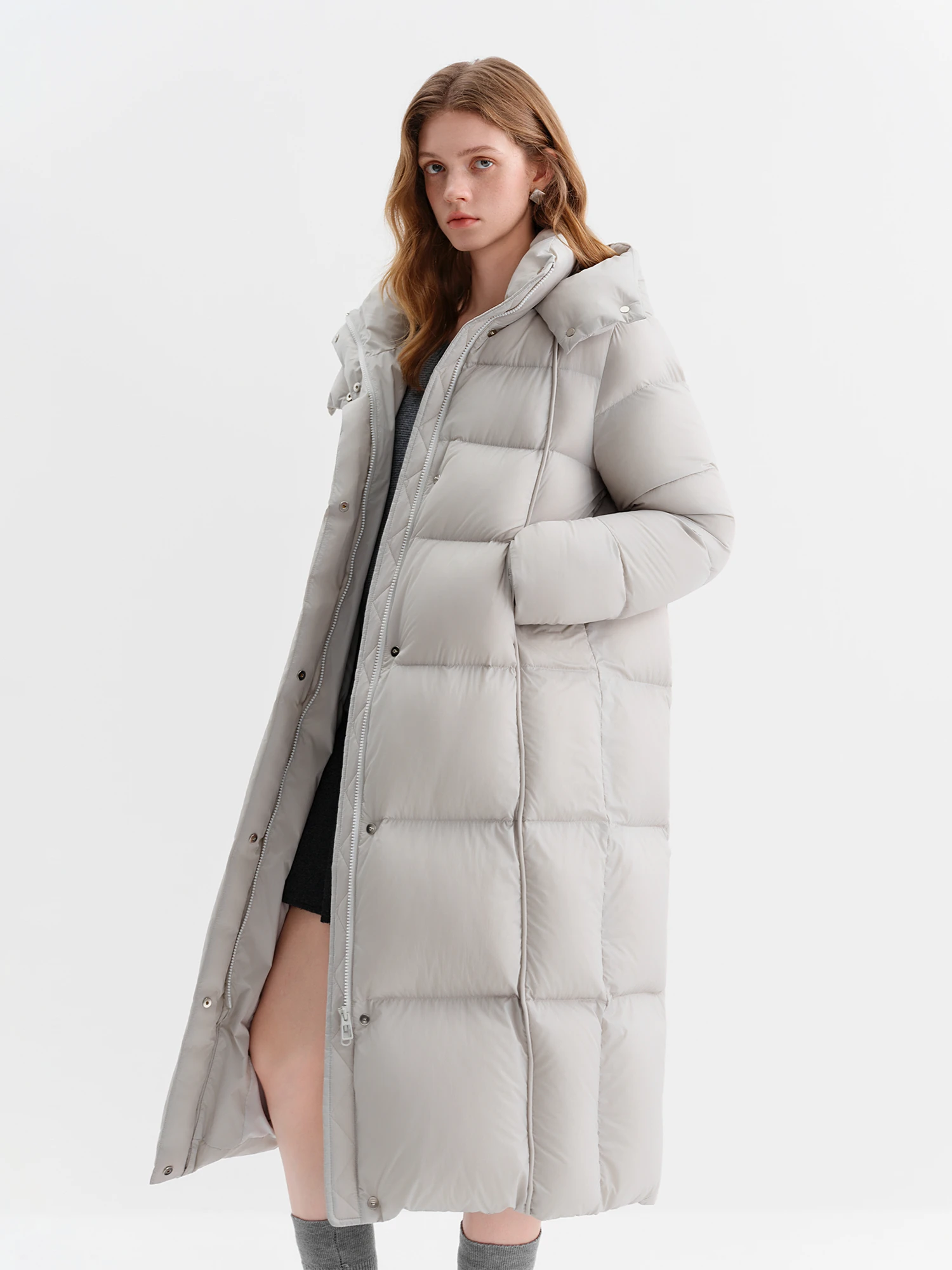 FSLE パフフード付きカラーマッチング膝丈ダウンジャケット女性の冬 2025 新しい防寒暖かいコートシンプルなレジャー