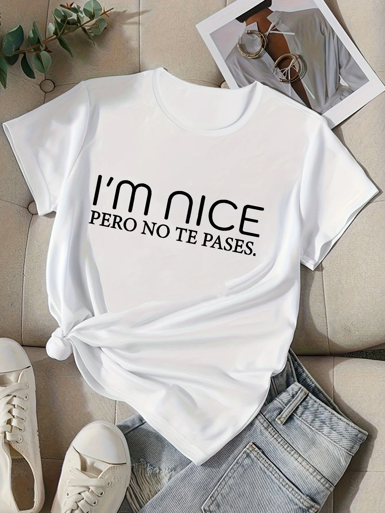 تي شيرت نسائي نابض بالحياة برقبة دائرية أنيق I'm Nice Pero No Te Pases طباعة شعار مثالية للارتداء اليومي والأنشطة الخارجية