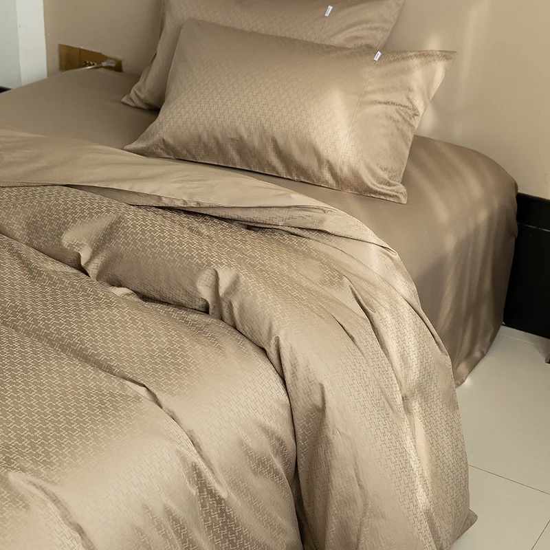 

100 Thread Count Long Staple Cotton Satin Jacquard Bed Set with Four Pieces of Men's Pure Cotton Quilt Cover