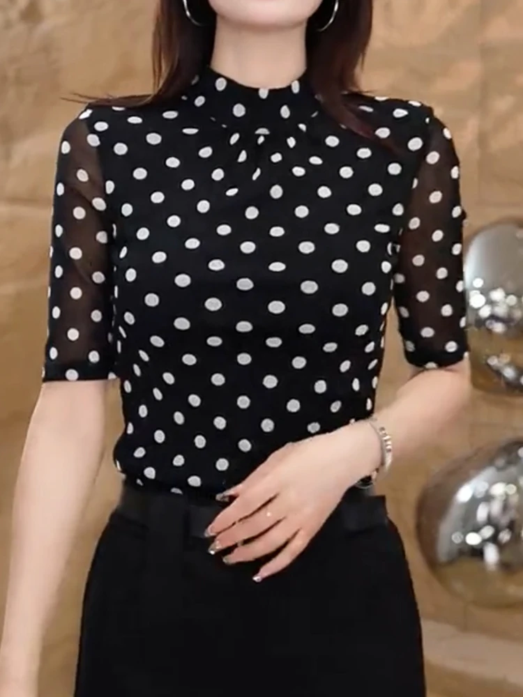 

Весна 2025: Женская базовая футболка больших размеров в горошек с воротником-стойкой, корейский стиль, для повседневной носки