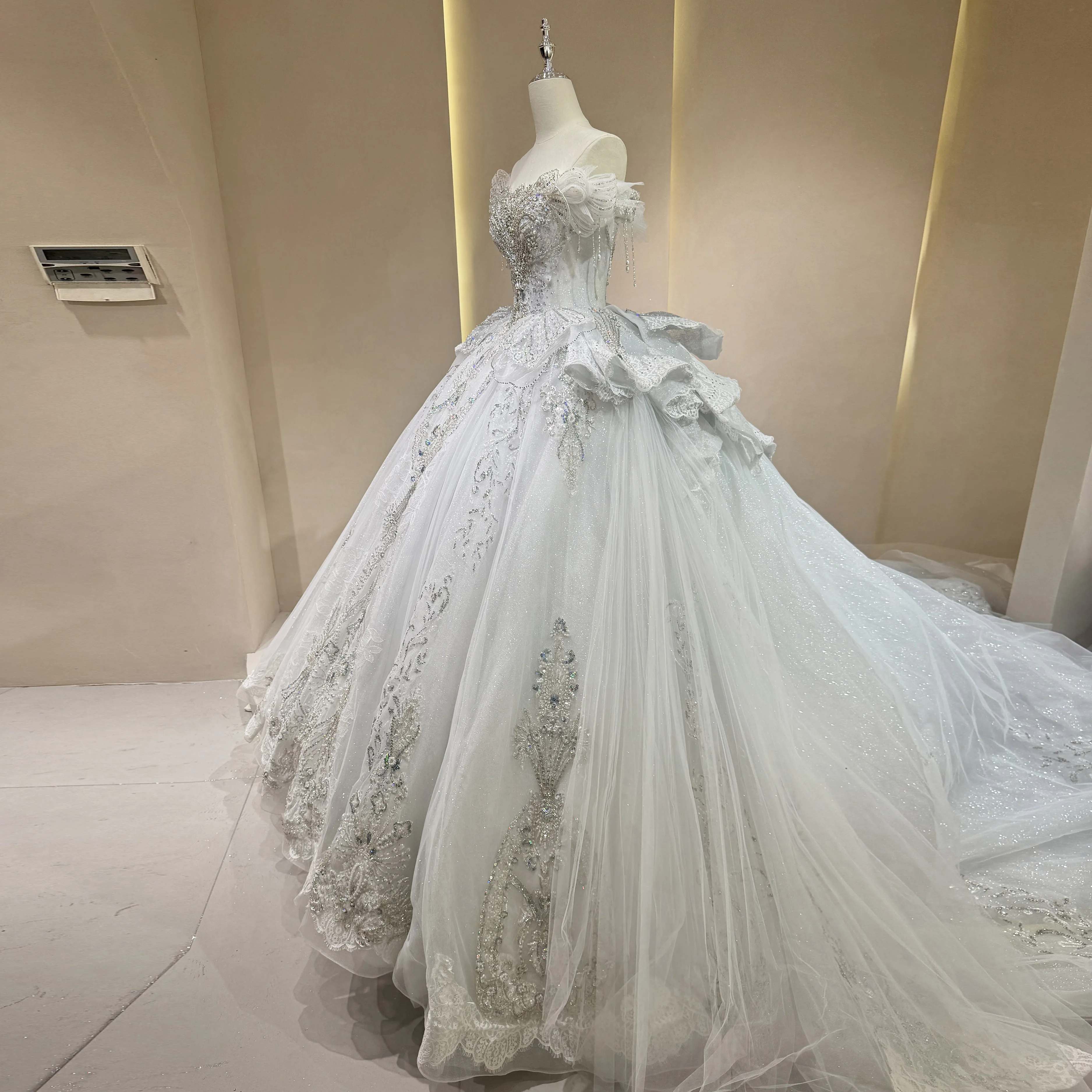 Luxurious Wedding Dress Off Shoulder Wedding Gown Dress with Beading Lace Embellishments Bridal Dress Nigeria Wedding Dress image 4