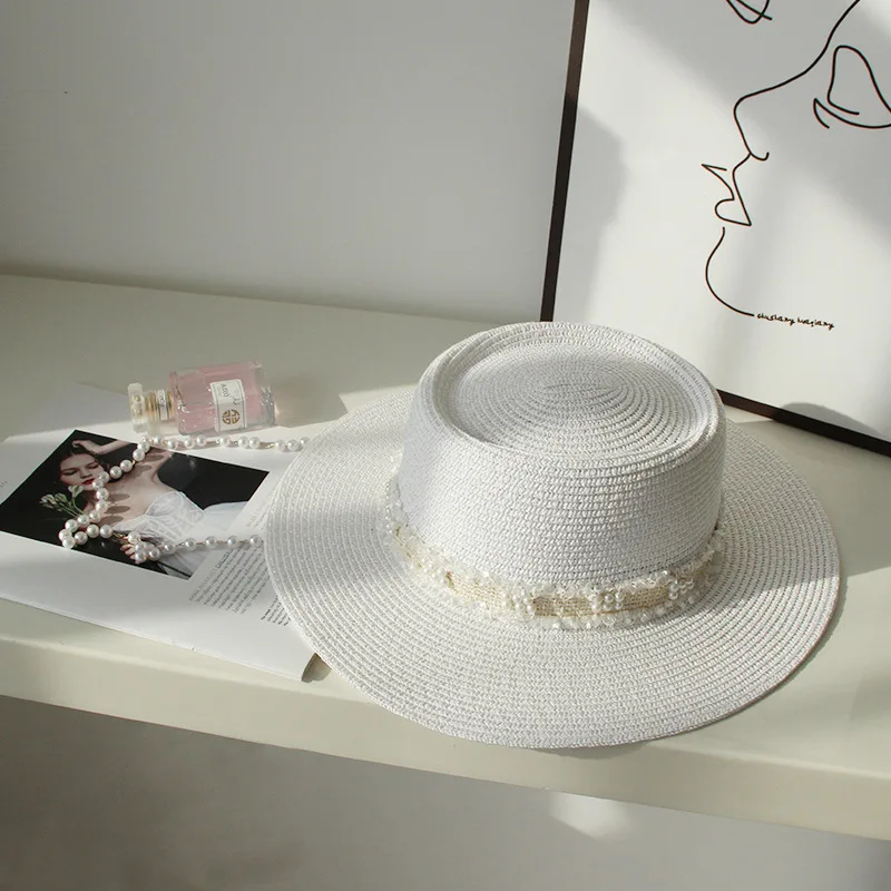 White Straw Hat with Pearl Chain Summer Brimed Pearl Panama Hat Vocational Travel Casual French Style Flat Fedora Jazz Cap Women