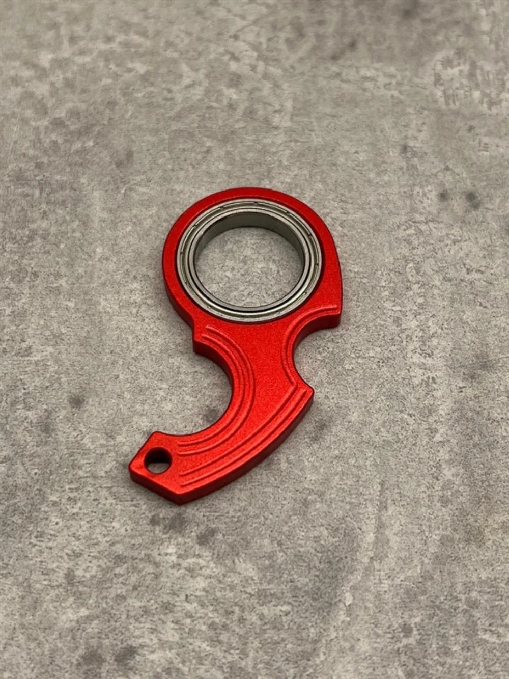 Drehbarer Schlüsselanhänger Power Boy Fidget Spinner aus Metall, kreatives, lustiges Spielzeug im Sichelstil, kleiner Anhänger – Detail 3