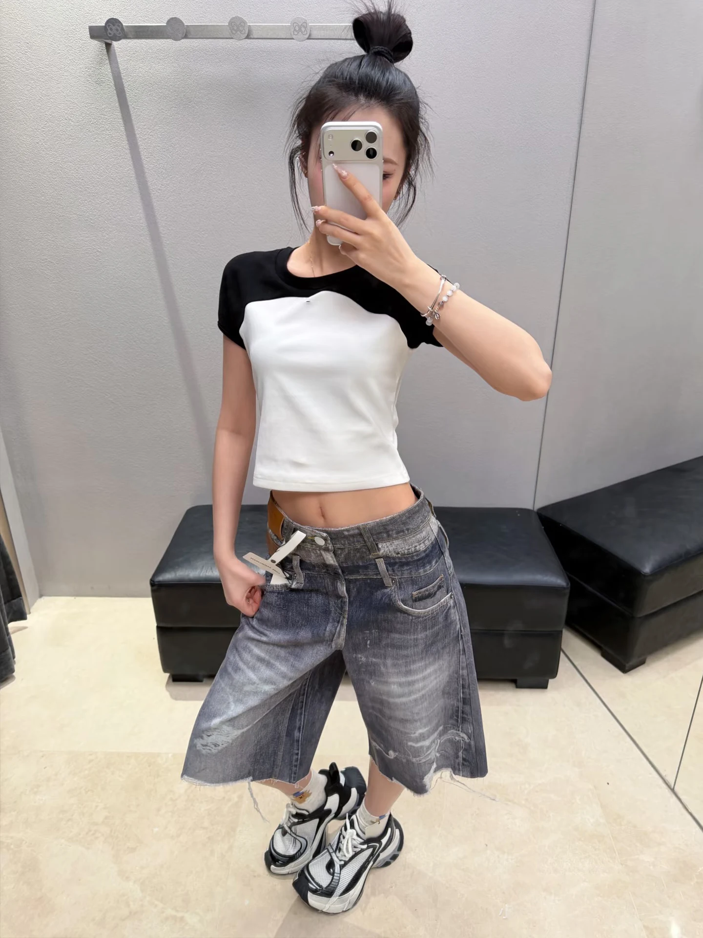 

Женская футболка с вышивкой и цветовыми блоками, круглым вырезом, коротким рукавом, облегающая, для многослойных образов, повседневный стиль, хлопковая ткань